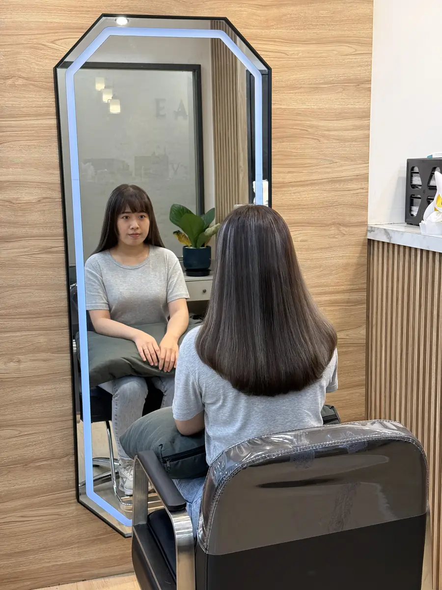 縮毛矯正後銀灰色線條染作品